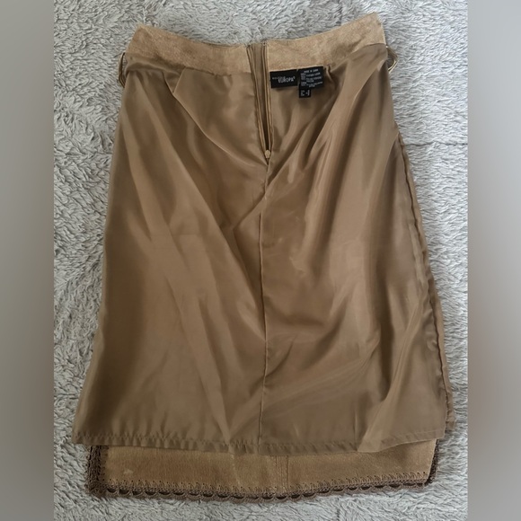 Boutique Europa Vintage Y2K Suede Leather Camel Hue Midi Skirt w/ Crochet Seams - Picture 4 of 15